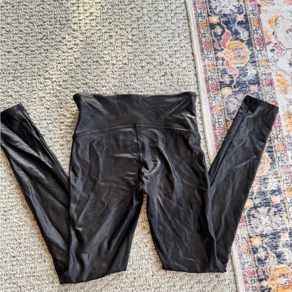 Spanx Black Faux Leather Leggings Size Medium EUC - Picture 4 of 5